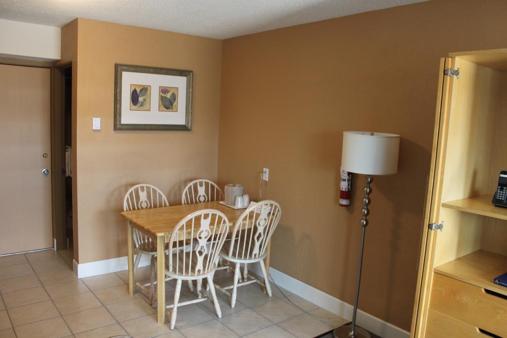 The Scotsman Motel Victoria Room photo