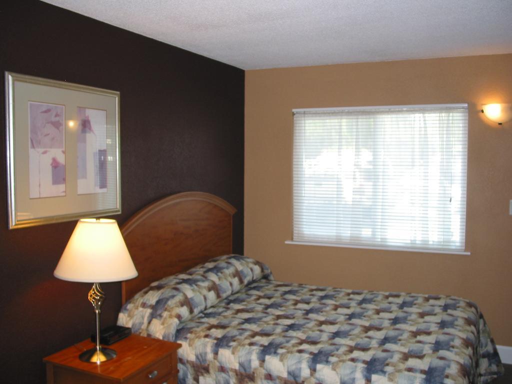 The Scotsman Motel Victoria Room photo