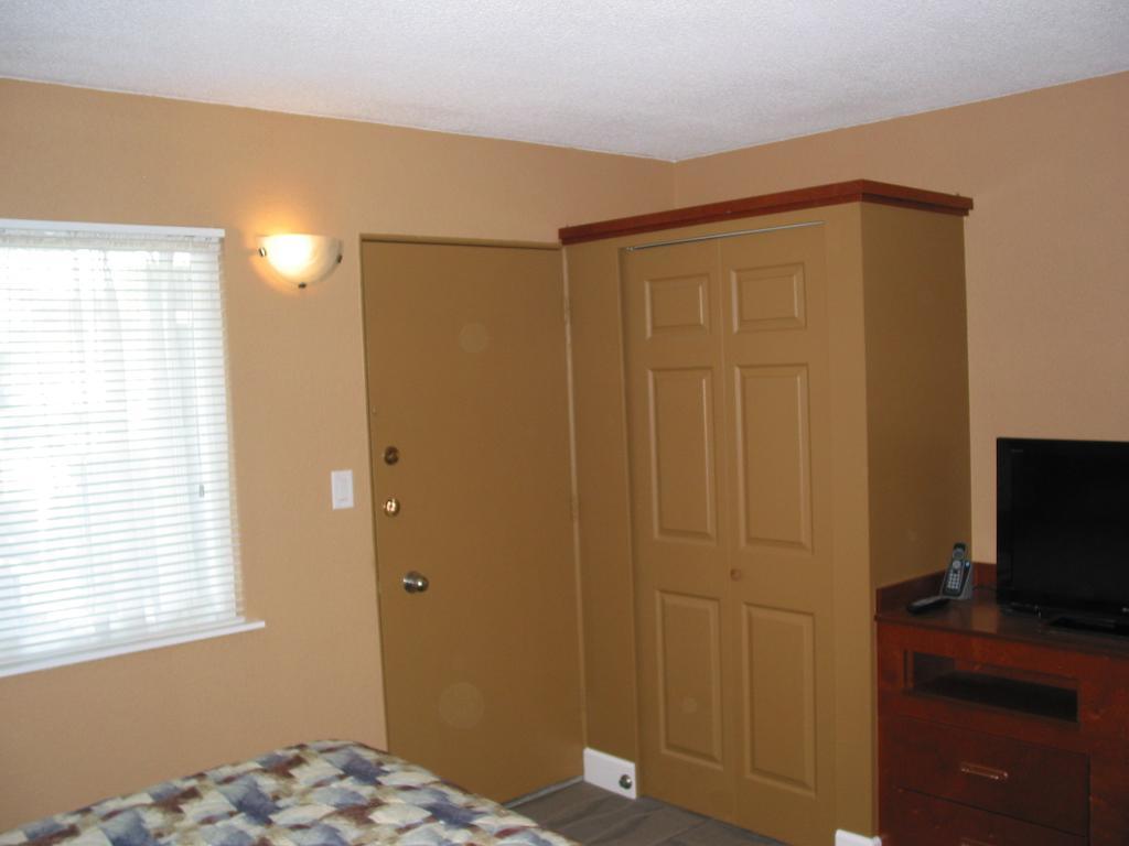 The Scotsman Motel Victoria Room photo